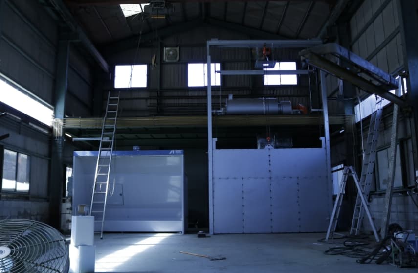 多治見市の外壁塗装、屋根塗装株式会社エスエスの焼付け塗装大型乾燥炉