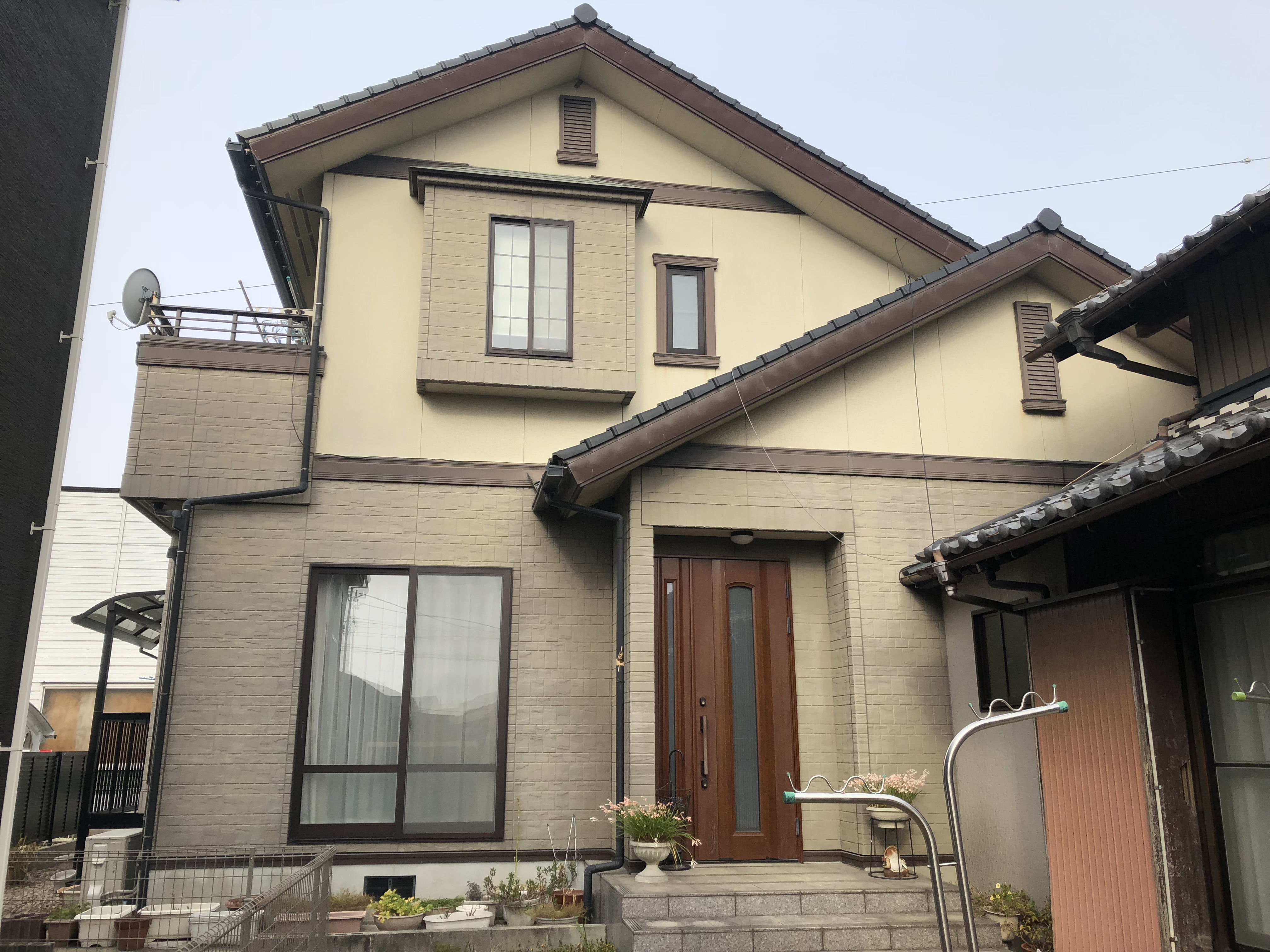 多治見市の外壁塗装、屋根塗装株式会社エスエスの施工事例Before
