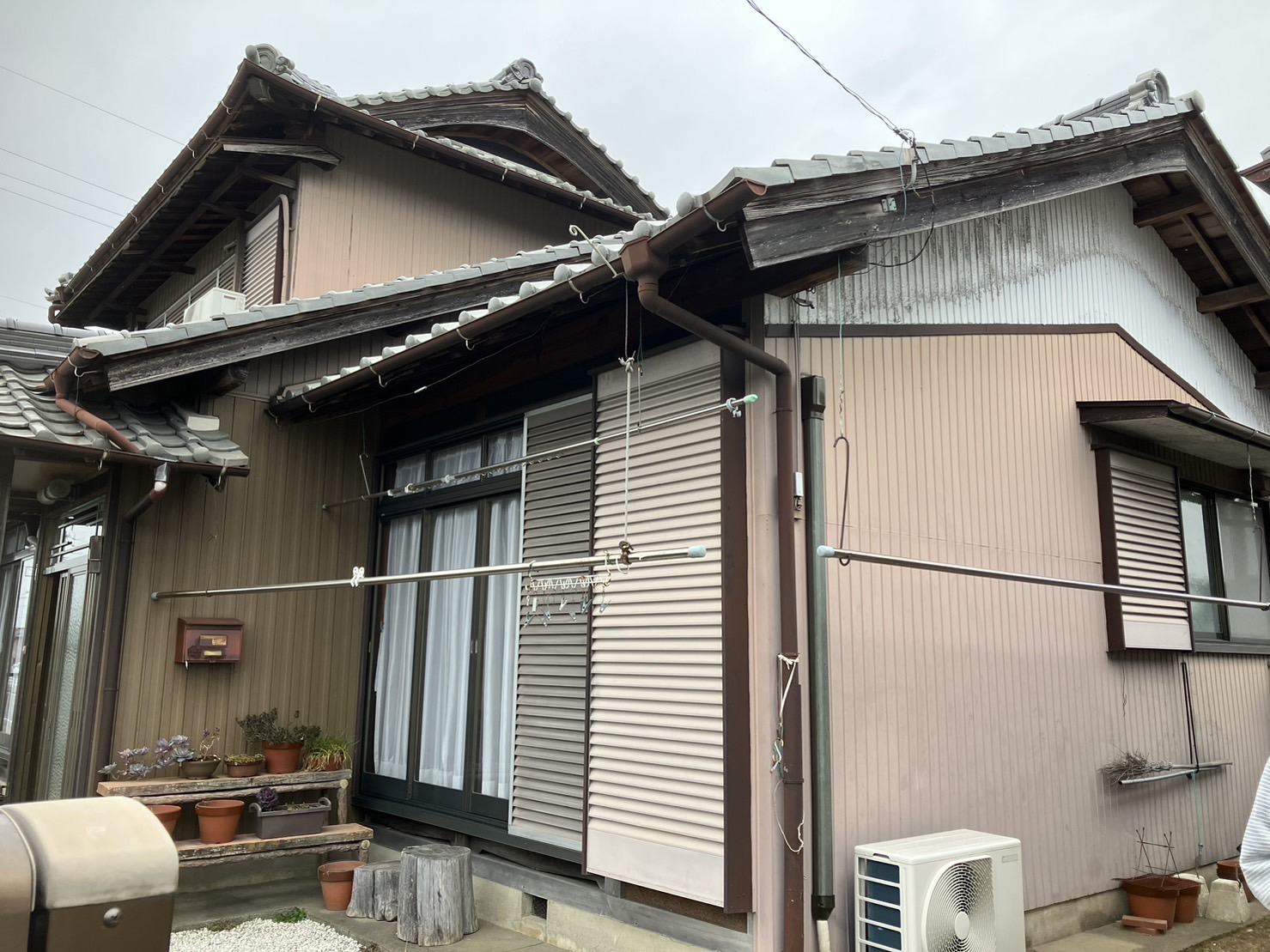 多治見市の外壁塗装、屋根塗装株式会社エスエスの施工事例Before